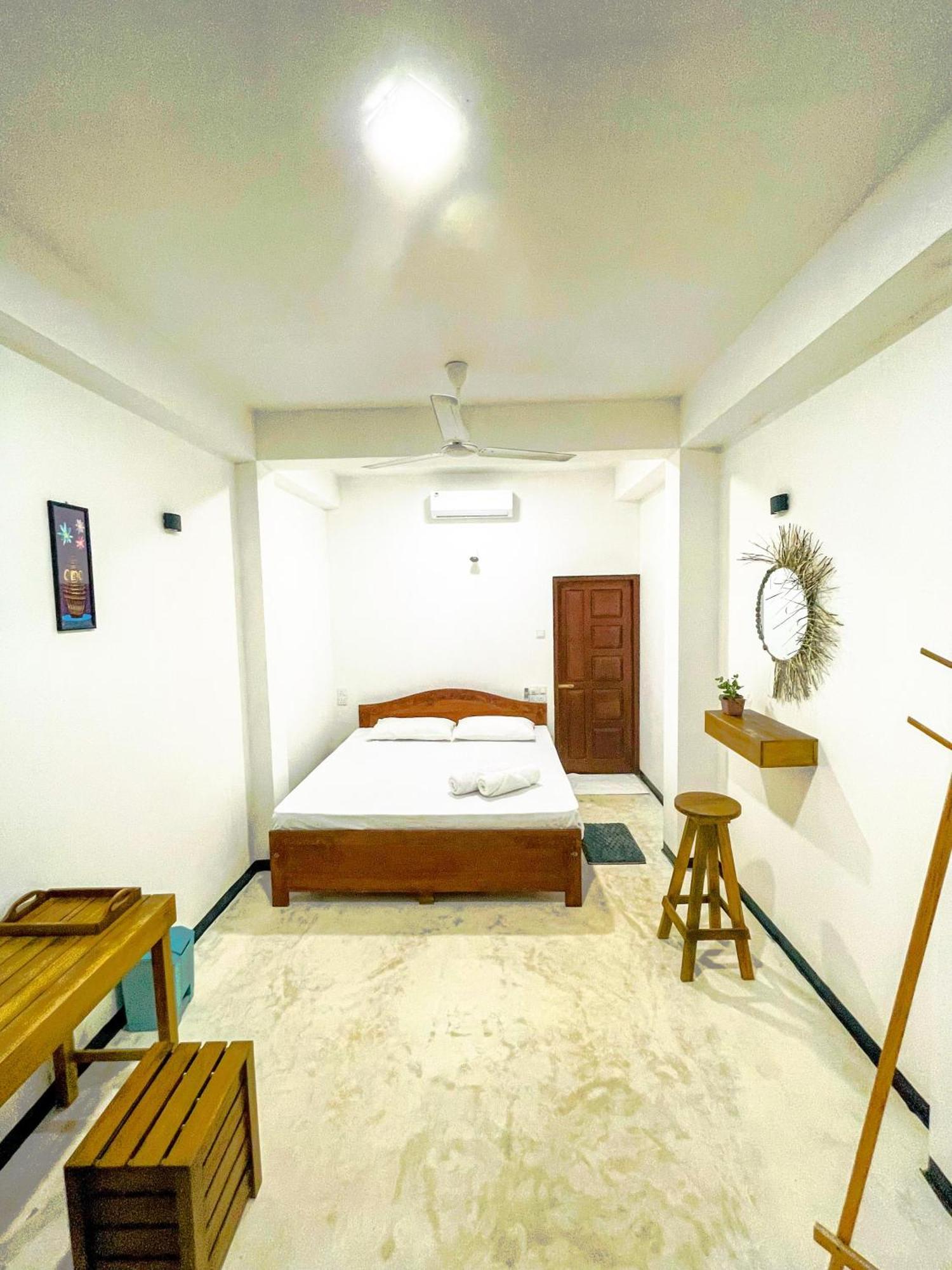 Bed and Breakfast La Fiesta Weligama Zimmer foto