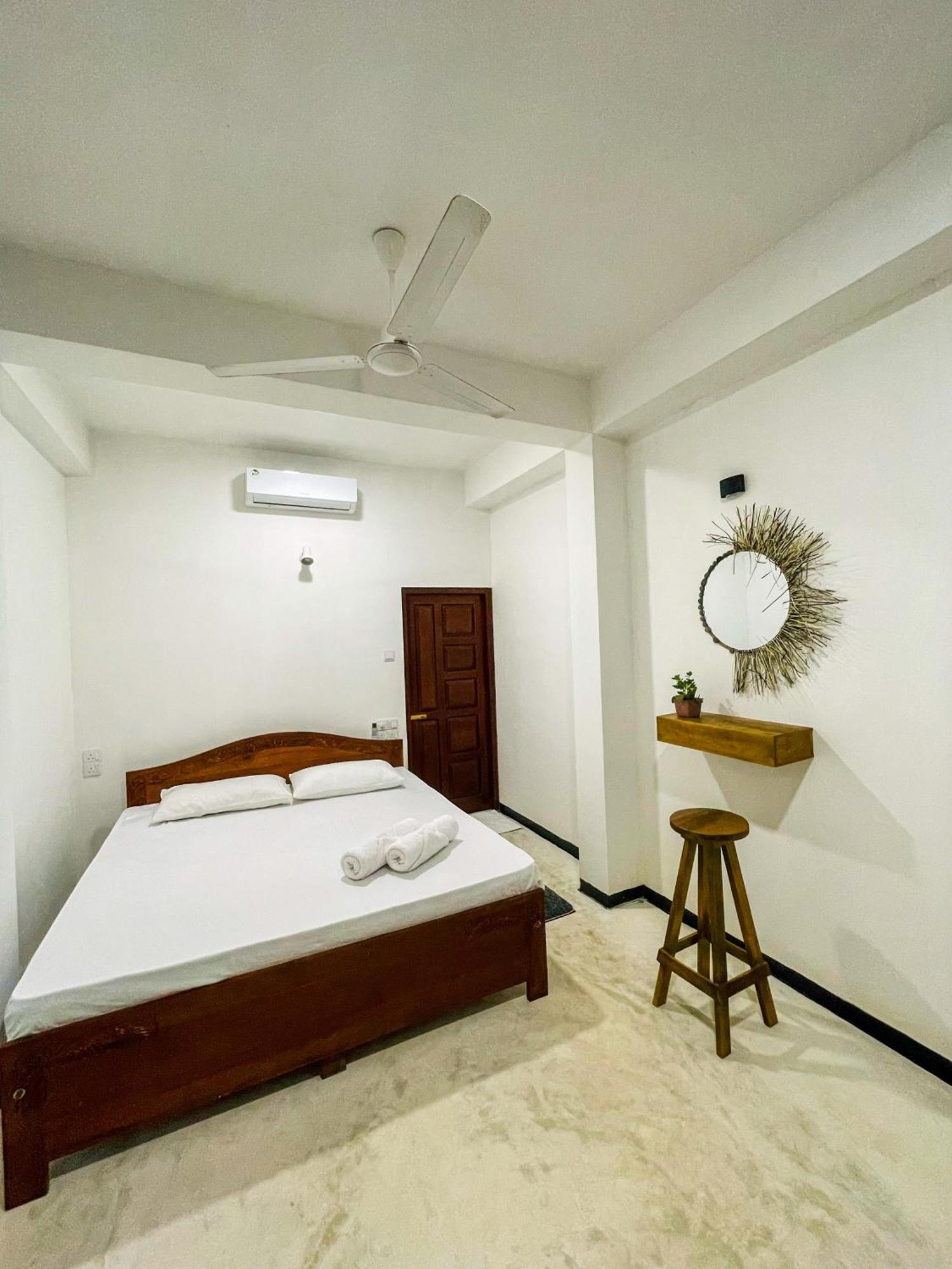 Bed and Breakfast La Fiesta Weligama Zimmer foto