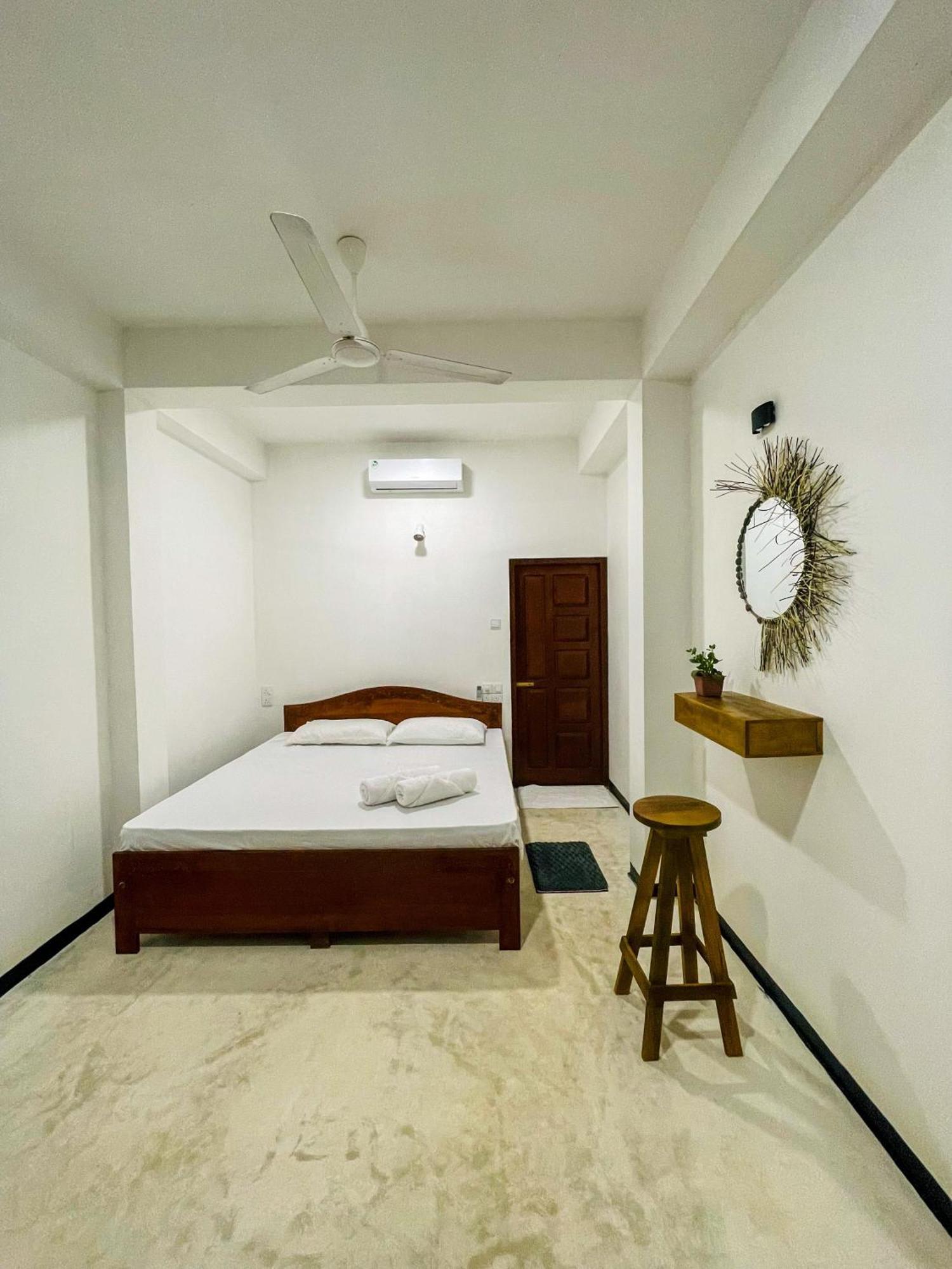 Bed and Breakfast La Fiesta Weligama Zimmer foto